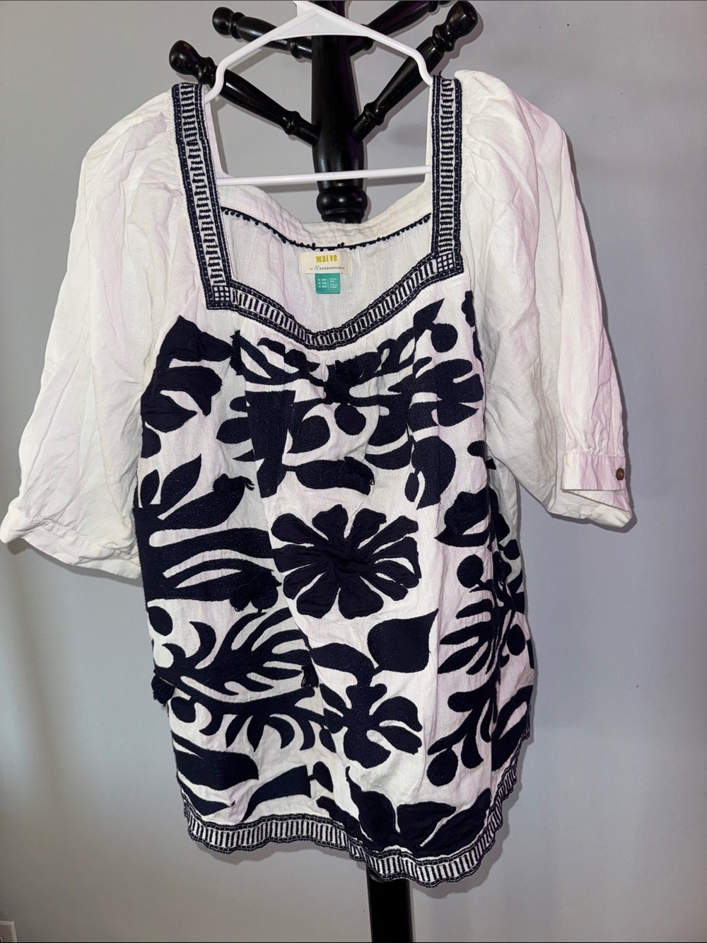 Anthropologie White Tunic with Navy Floral Embroidery 4.1T